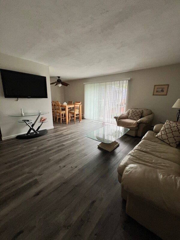 Foto del edificio - 1836 Colonial Village Way