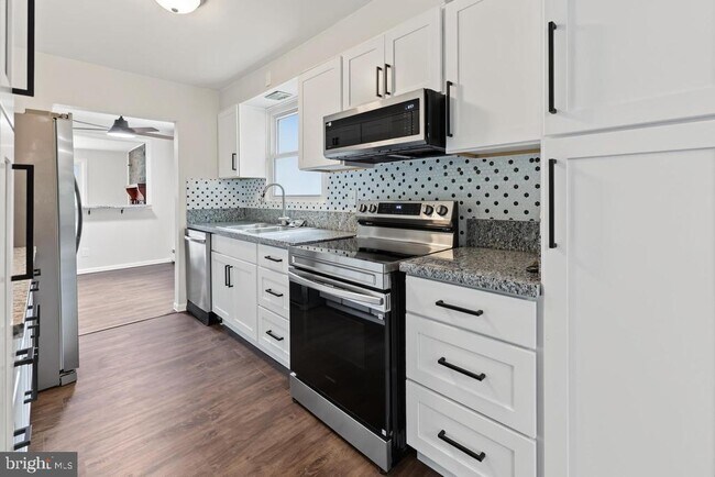 Foto del edificio - 2709 Creek Rd