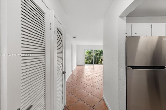 Foto del edificio - 2600 NE 135th St