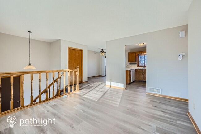 Foto del edificio - 700 Ridge Dr SE, St. Michael, MN, 55376