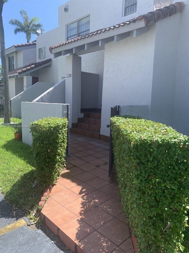 Foto del edificio - 860 NW 106th Ave