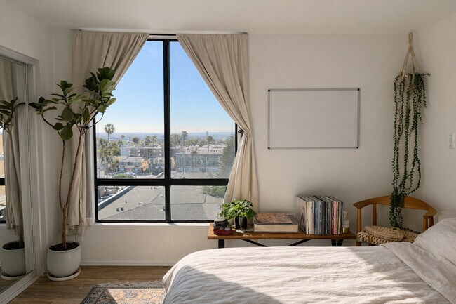 Foto del edificio - 7320 Hawthorn Ave