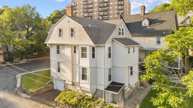 Building Photo - 78 Pine St