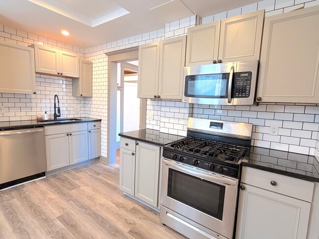 Building Photo - 2426 Beals St
