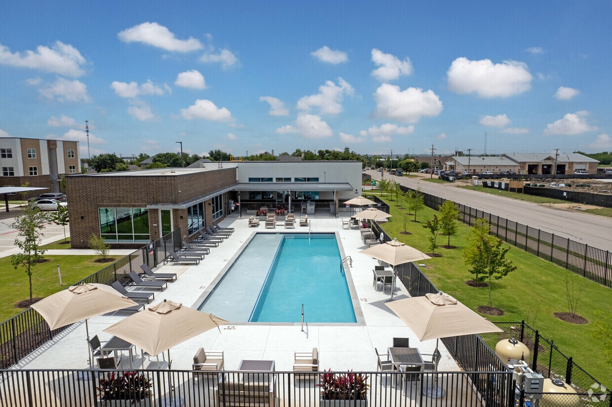 Resia Hutto Square Apartments in Hutto, TX