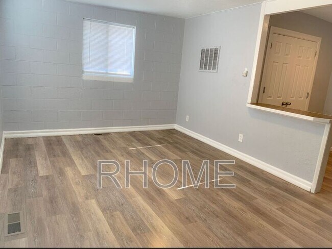 Foto del edificio - 2725 S Edison St