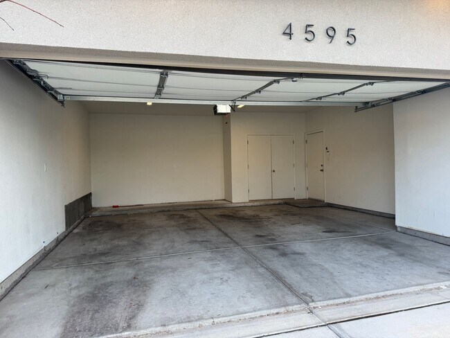 Foto del edificio - Villa Loma Town Home