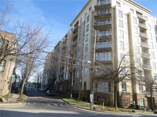 Building Photo - 711 Cosmopolitan Dr NE