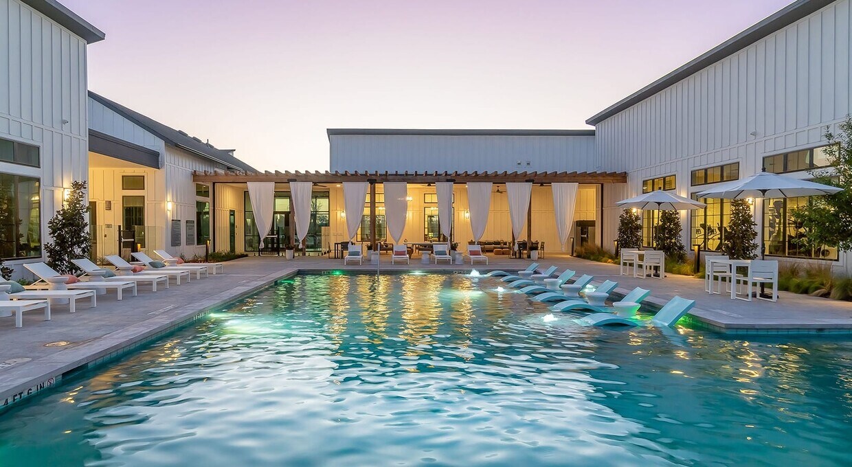 Foto principal - Explore Affordable 2-Bedroom Apartments: S...