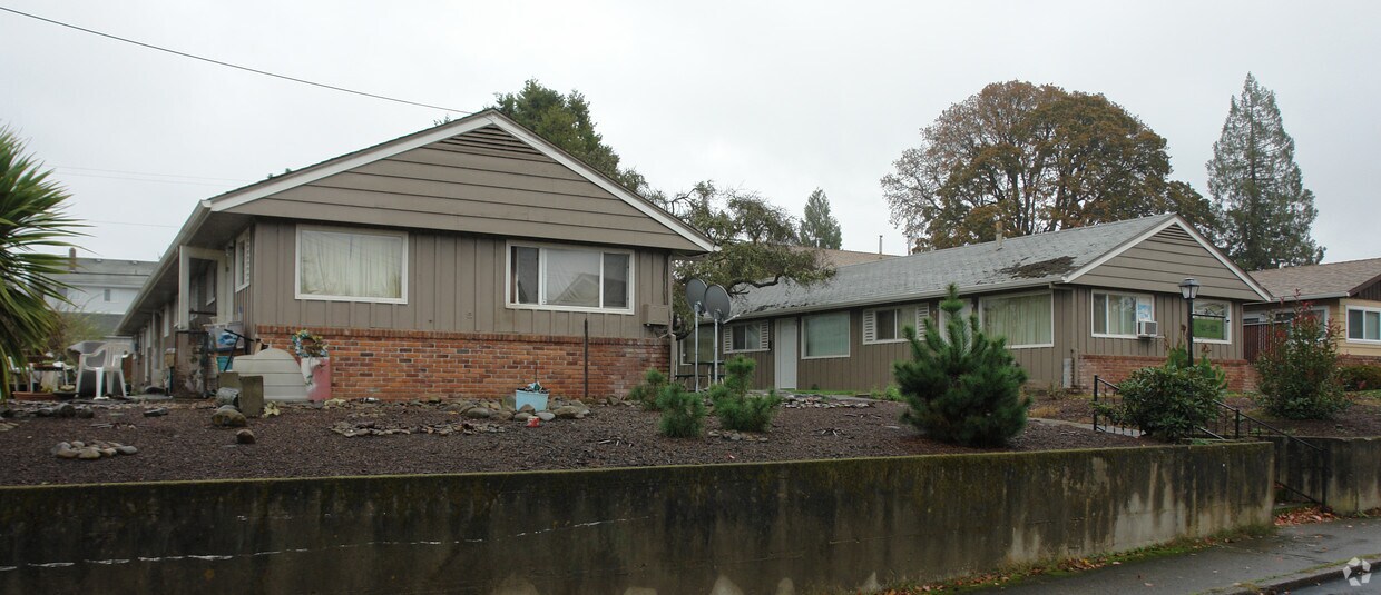 Primary Photo - 902-920 Fir St S