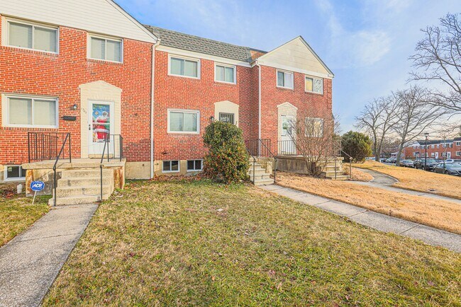 Foto del edificio - RENOVATED PARKVILLE TOWNHOME 3BR 1.5BA