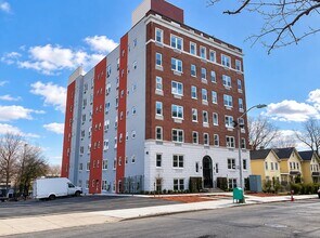 Building Photo - 106 N Grove St