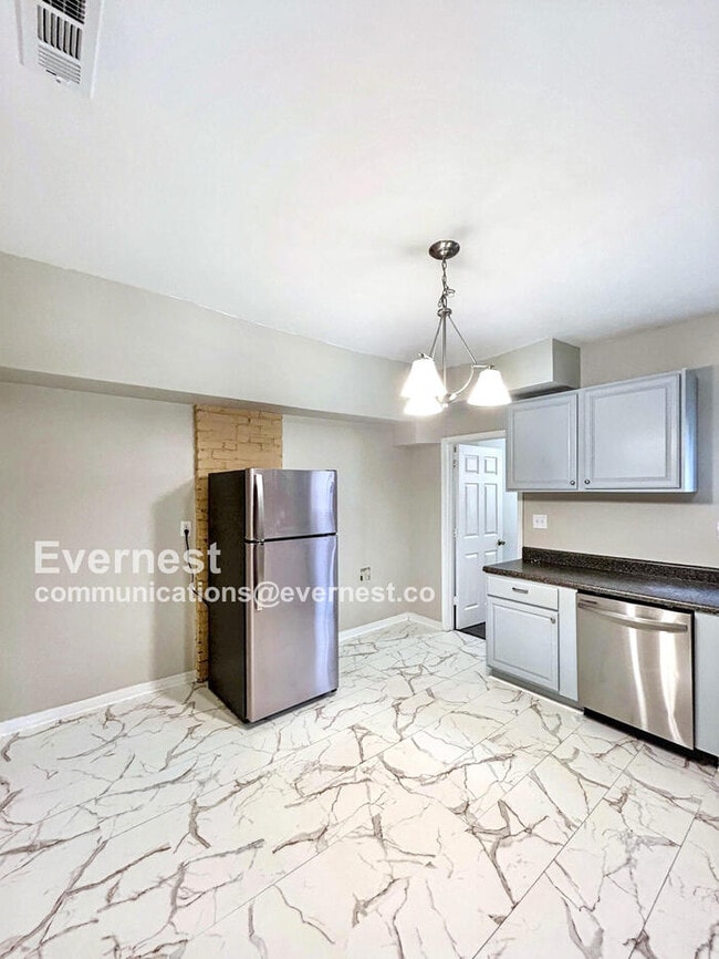 Building Photo - 3405 S St