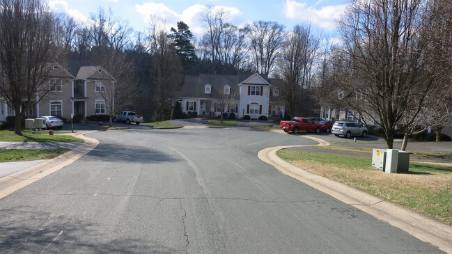 Photo - 2604 Ravenscroft Way