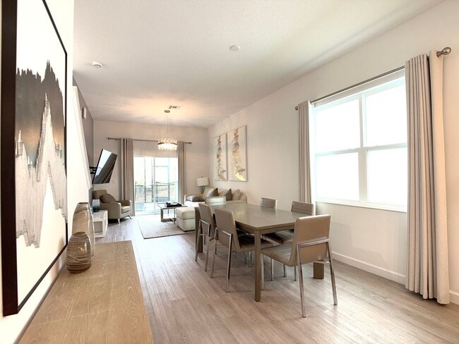 Building Photo - 332 Famagusta Dr