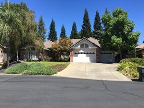 Building Photo - 120 Heaton Ct