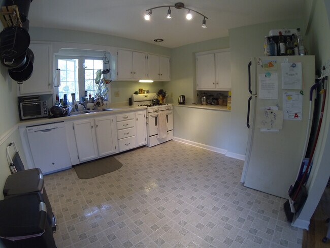 Building Photo - 30 Woodcrest Drive