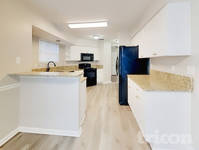 Building Photo - 838 Poydras Ln W