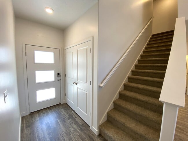 Building Photo - 4291 E Golden Grv