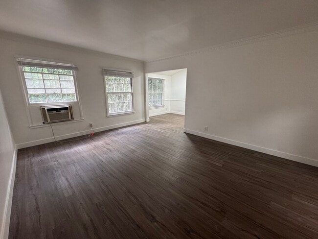 Building Photo - 8575 Holloway Dr