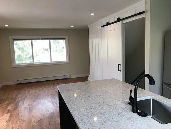 Foto del edificio - 2473 20th St