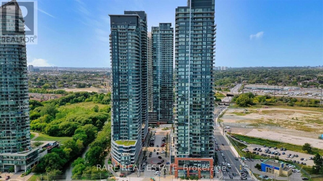 Primary Photo - 2212-2212 Lake Shore Blvd W