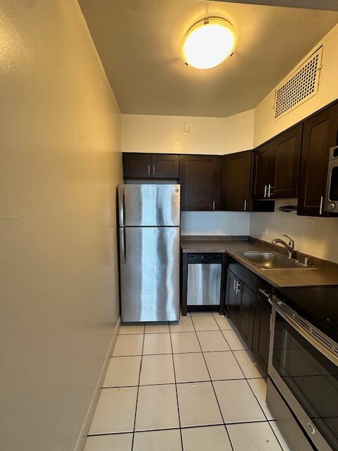 Foto del edificio - 1121 N Waverly Pl