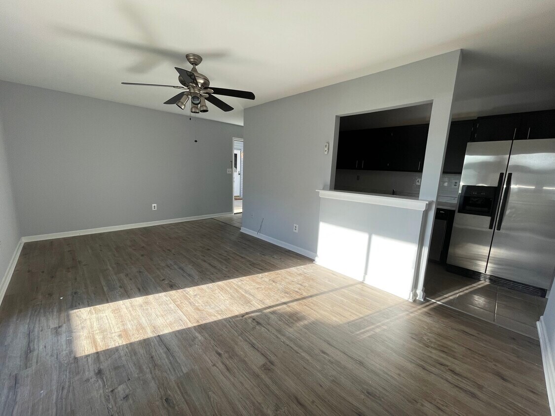 20 Delar Pky Unit 103, Franklin Park, NJ 08823 Condo for Rent in