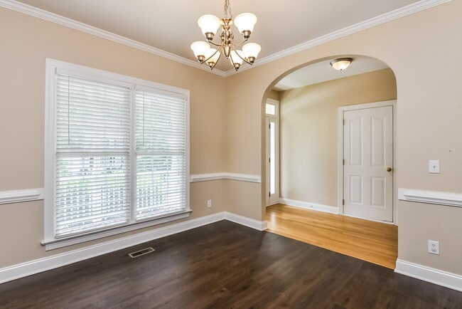 Building Photo - 420 Longbourn Dr