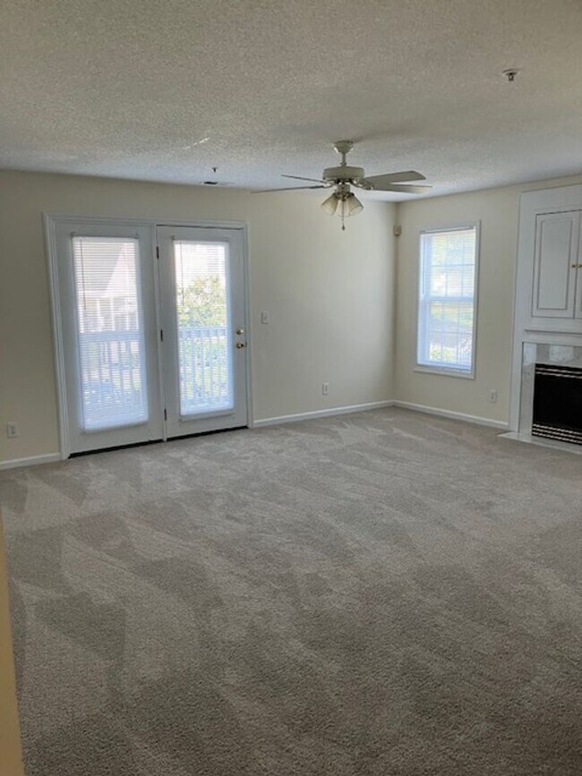 Building Photo - 904-H Litchfield Way