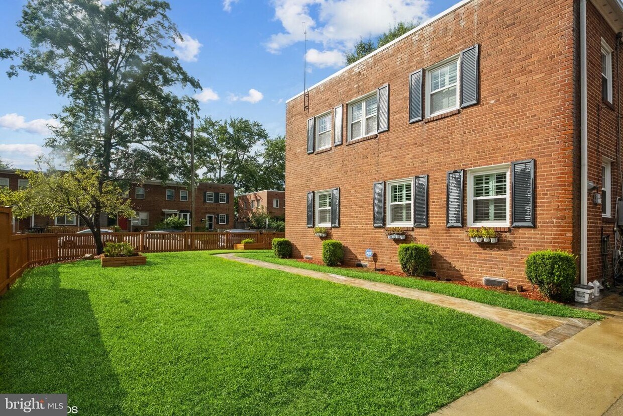 Primary Photo - 3701 Edison St