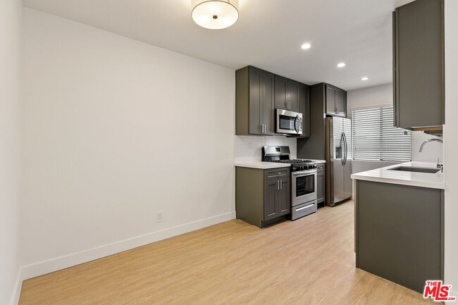 Building Photo - 3314 Mentone Ave