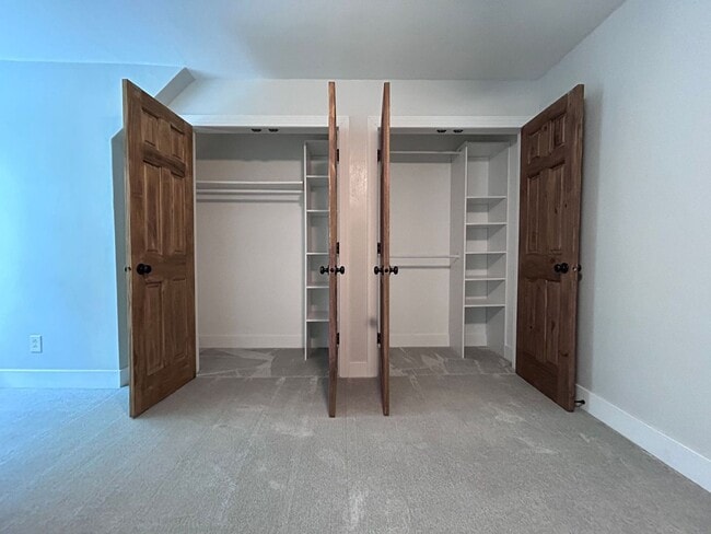 Building Photo - Charming Waterfront Home in Sought-After Chesopeian Colony "ASK ABOUT OUR ZERO DEPOSIT"