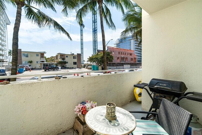 Foto del edificio - 9172 Collins Ave