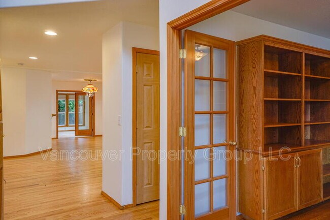 Foto del edificio - 15720 NE 13th Way