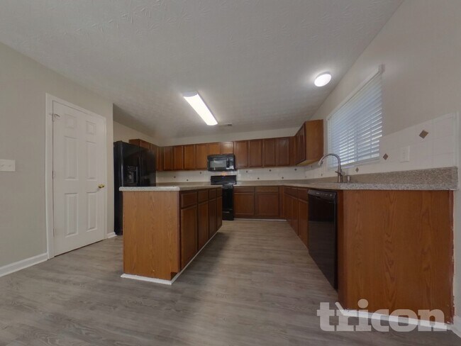 Foto del edificio - 401 Silver Spring St