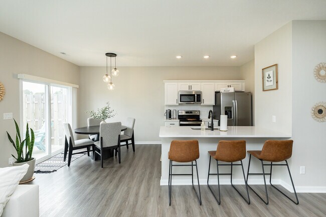 Foto del edificio - 7000 Lake Ridge Ave
