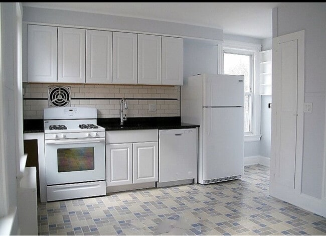 Building Photo - 82 Valley Rd