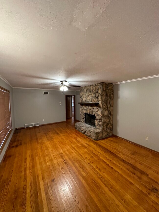 Foto del edificio - 332 Tullahoma Dr