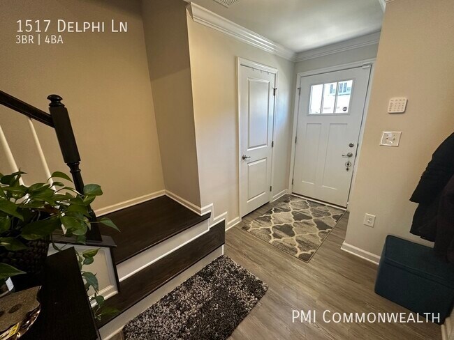 Building Photo - 3 Bed / 3.5 Bath Townhouse (Available 7/1/23)
