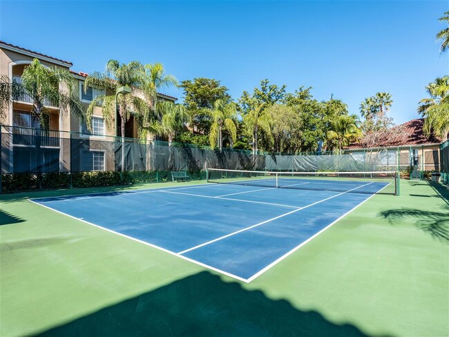 Cancha de tenis. - St. Andrews at Weston