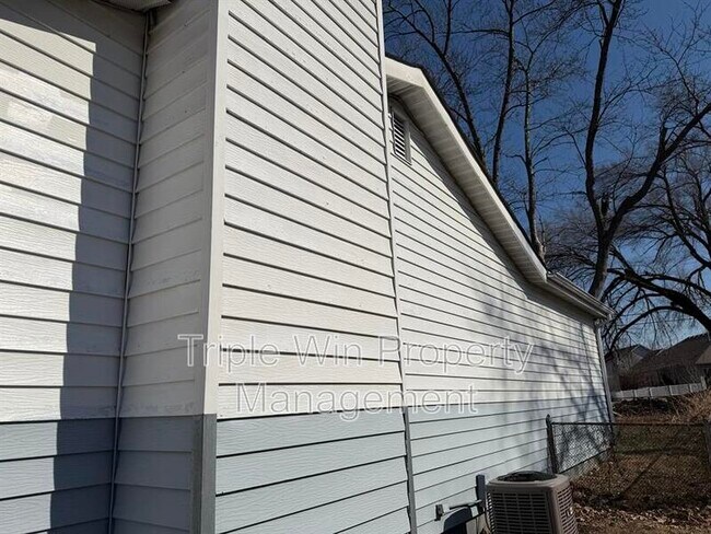 Foto del edificio - 330 S St Charles St