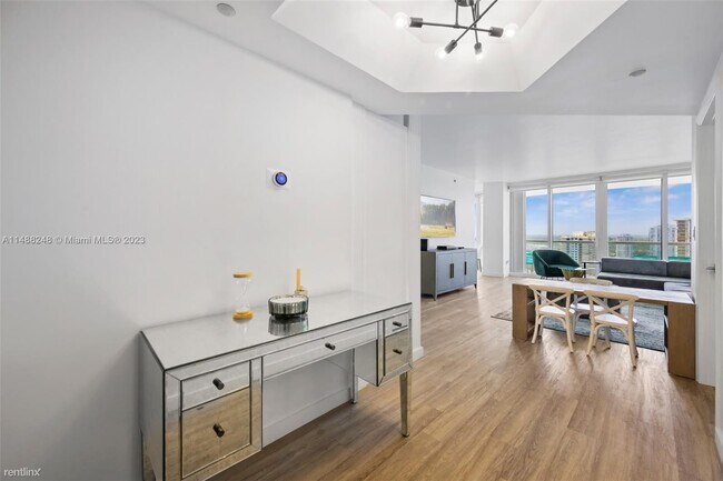 Building Photo - 3 br, 2 bath Condo - 7000 Island Blvd Apt ...