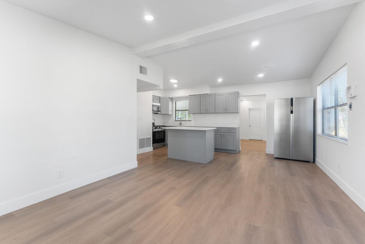 Foto principal - 5100 3rd Ave S