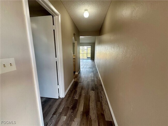 Foto del edificio - 829 Gleason Pkwy