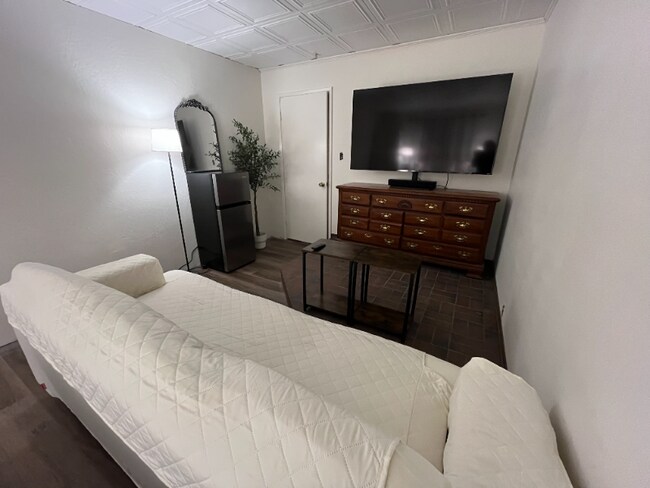 Building Photo - 7327 Sovereign Ct