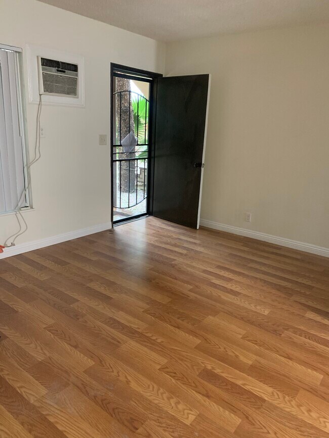 Living room door bedroom 1 - 14714 Strathern St