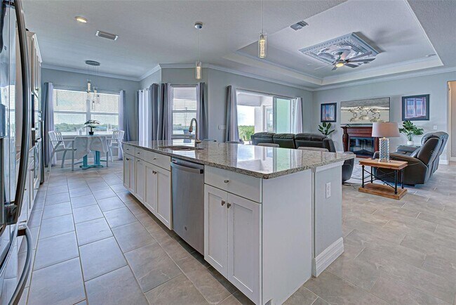 Foto del edificio - 15240 Spanish Point Dr