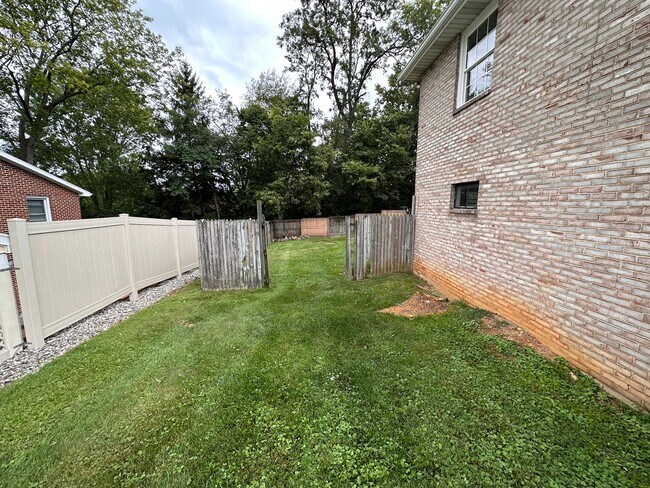 Foto del edificio - 3 bedroom 1.5 bath Lower Allen Township