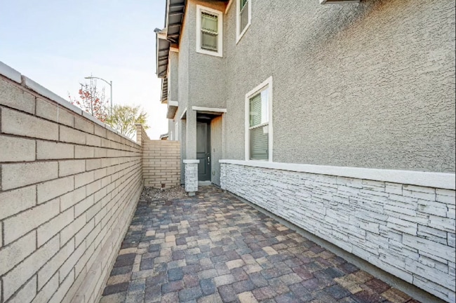 Building Photo - HOUSING CHOICE VOUCHER APPROVED! Beautiful Corner Home in Henderson – Built in 2021!